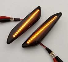 Učitaj sliku u galeriji, Dinamicki LED Zmigavci Alfa Romeo 147 2001–2010 Zatamnjeni