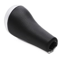 Učitaj sliku u galeriji, Neutralna siva ručica BMW 6 brzina – detalji šavova i materijala