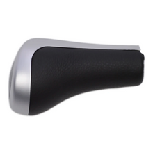 Učitaj sliku u galeriji, Ručica menjača 6 brzina siva bez oznaka – montirana u vozilu